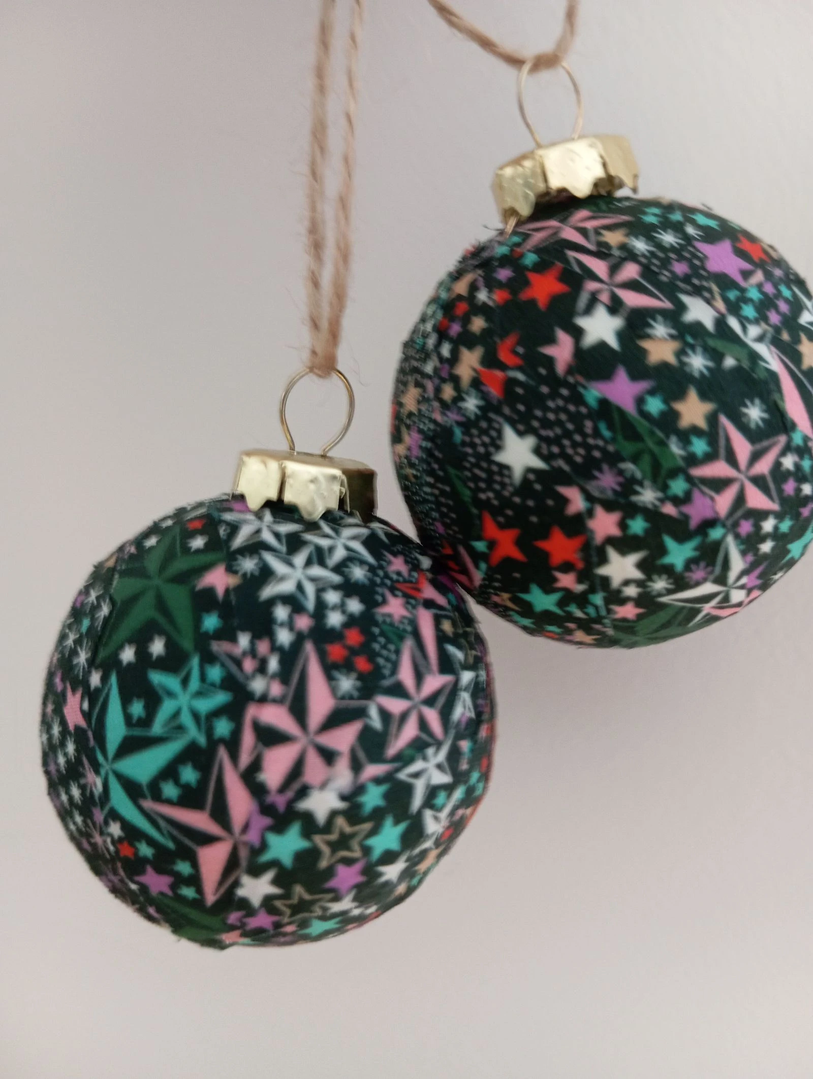 Two small Christmas baubles – photo 5